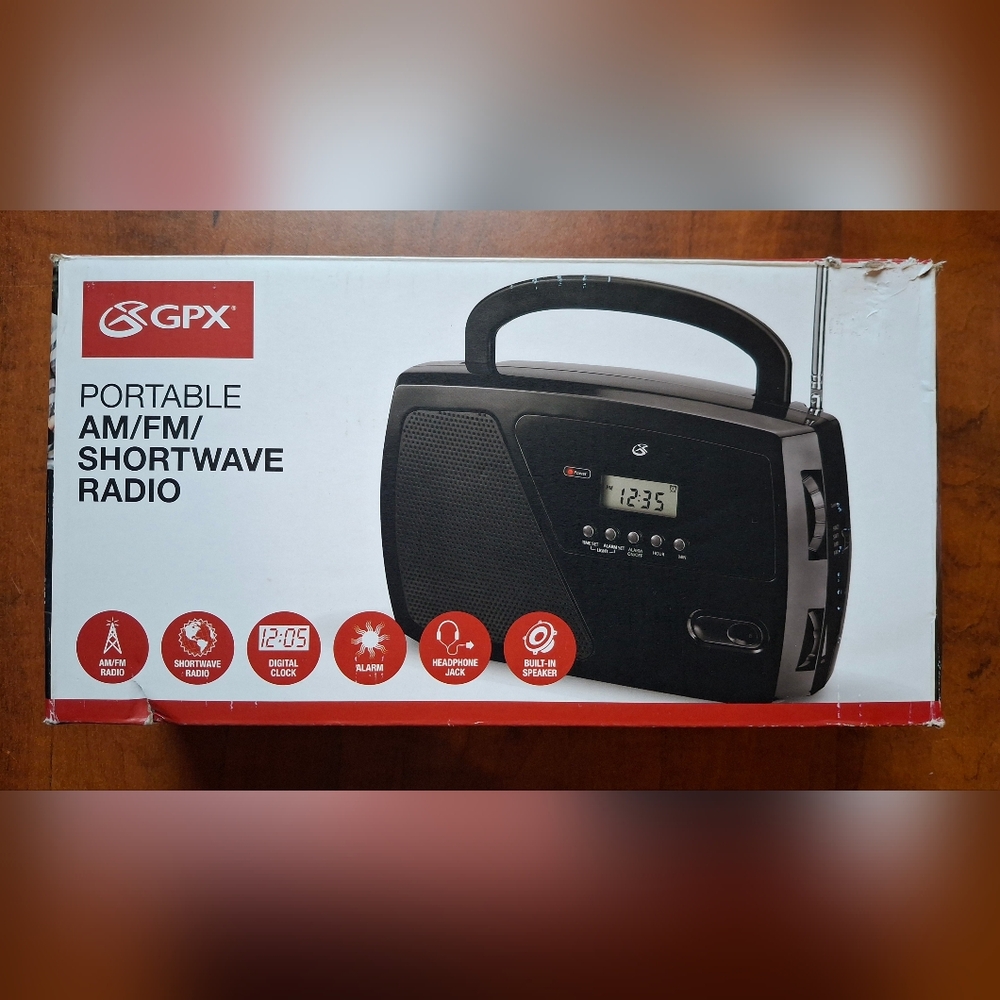 GPX R633B Black AM/FM Clock Radio Digital Plug-In
